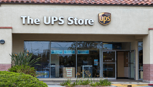 How much does a UPS Store franchise make?